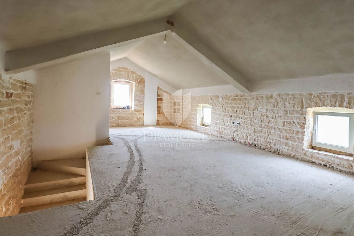 Una meravigliosa casa in pietra in una piccola cittadina vicino a Rovigno