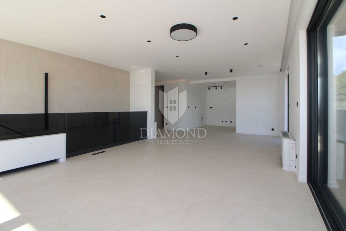 ISOLA DI KRK, APPARTAMENTO SU DUE PIANI