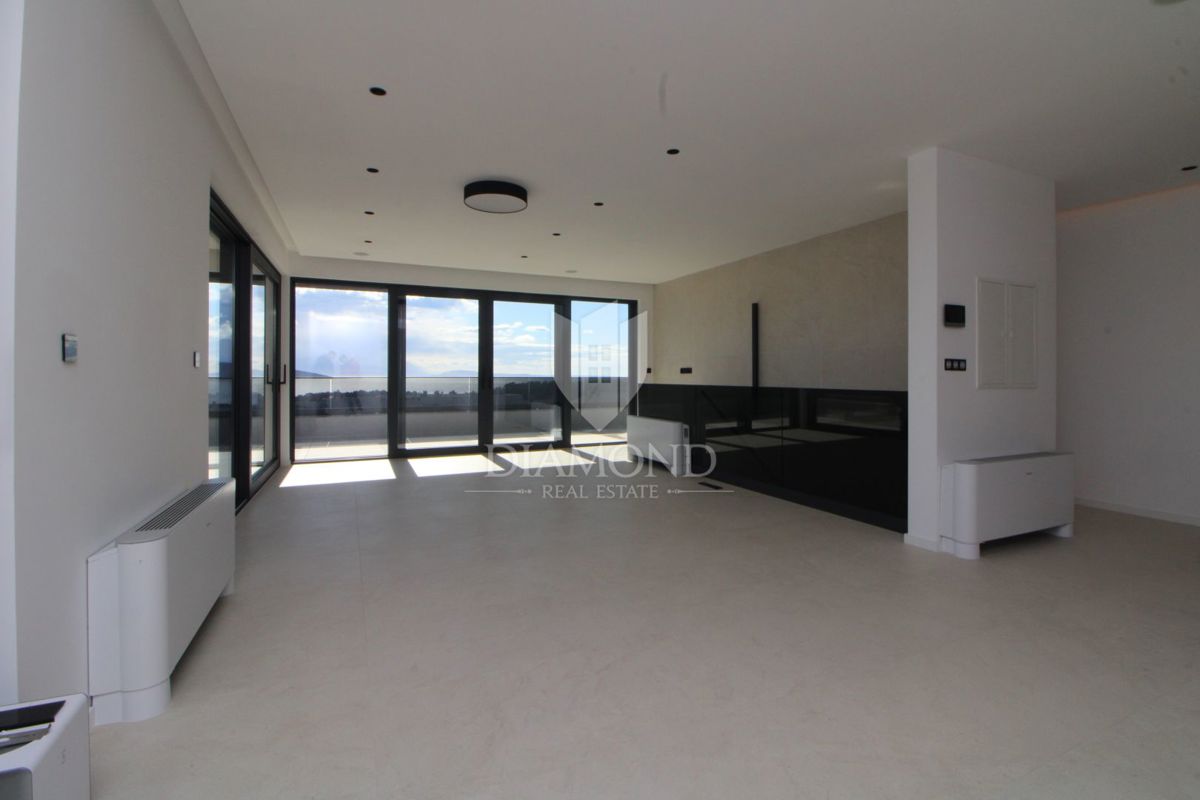 ISOLA DI KRK, APPARTAMENTO SU DUE PIANI