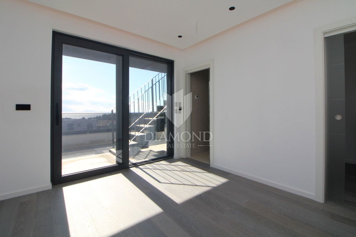 ISOLA DI KRK, APPARTAMENTO SU DUE PIANI