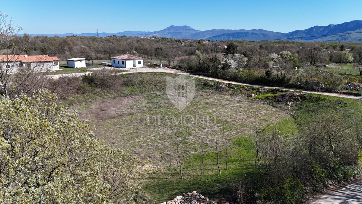 Labin, dintorni, ampio terreno edificabile