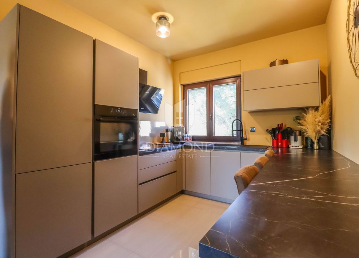 Appartamento moderno con piscina e garage - Premantura