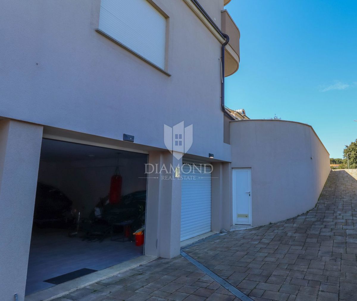 Appartamento moderno con piscina e garage - Premantura