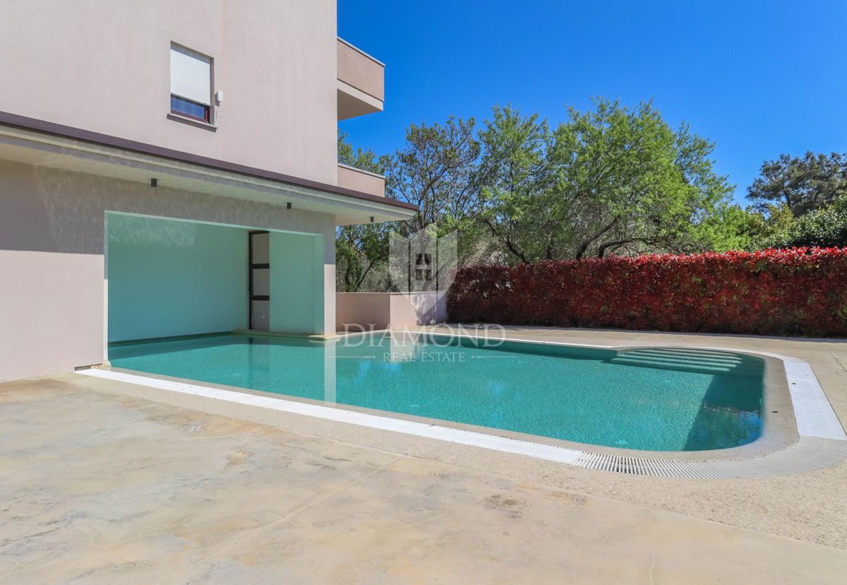 Appartamento moderno con piscina e garage - Premantura