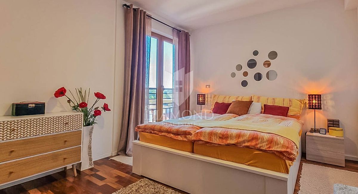 Novigrad, appartamento di 90 m2, prima fila sul mare!