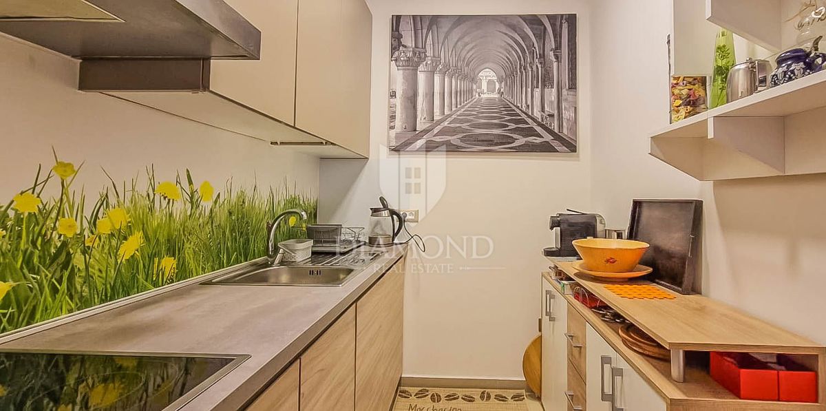 Novigrad, appartamento di 90 m2, prima fila sul mare!