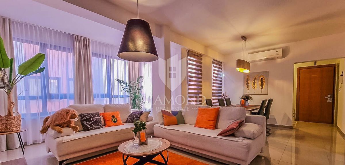 Novigrad, appartamento di 90 m2, prima fila sul mare!