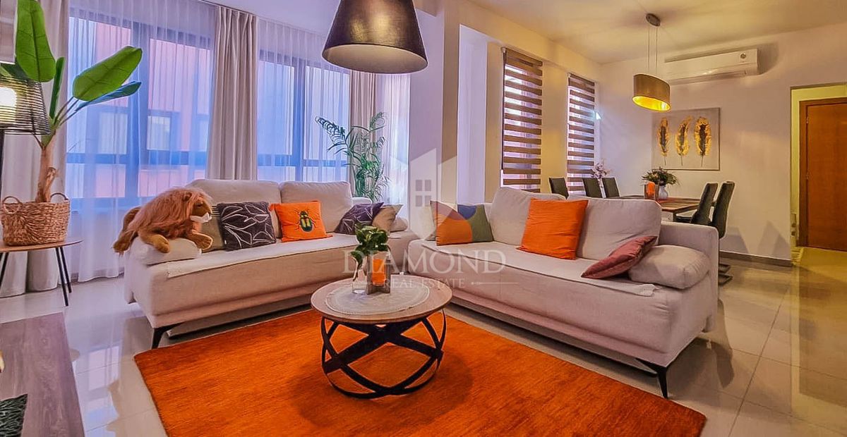 Novigrad, appartamento di 90 m2, prima fila sul mare!