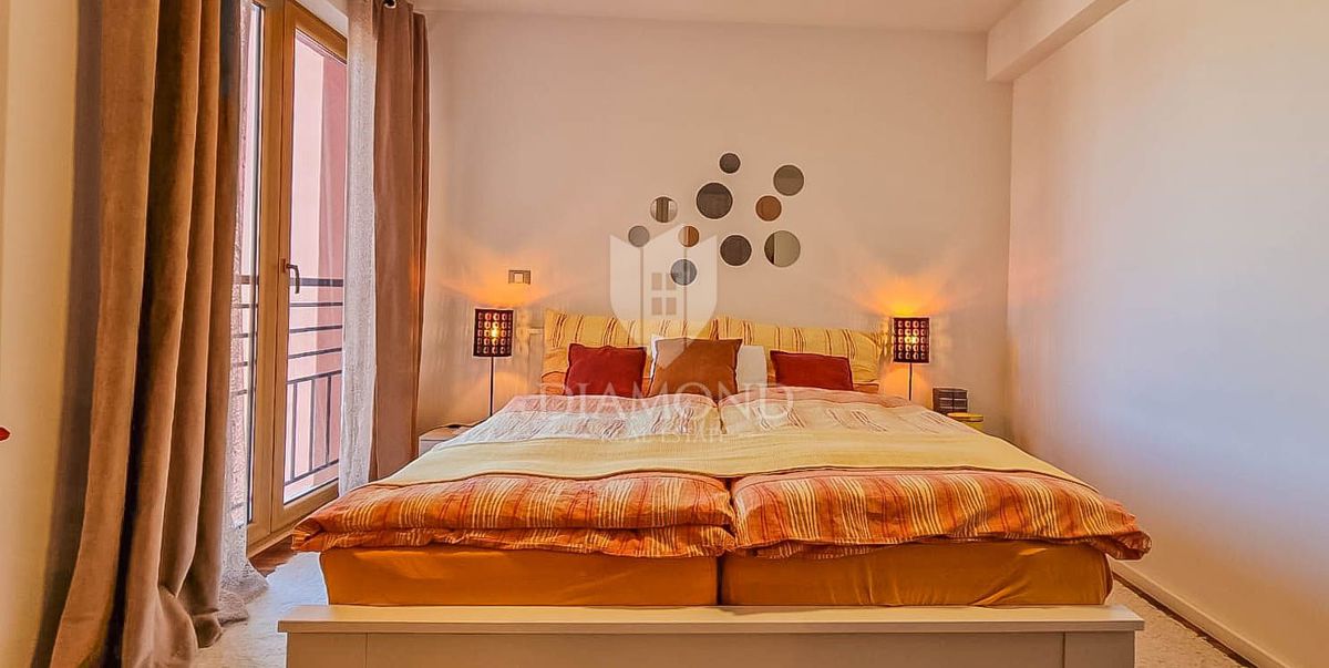 Novigrad, appartamento di 90 m2, prima fila sul mare!