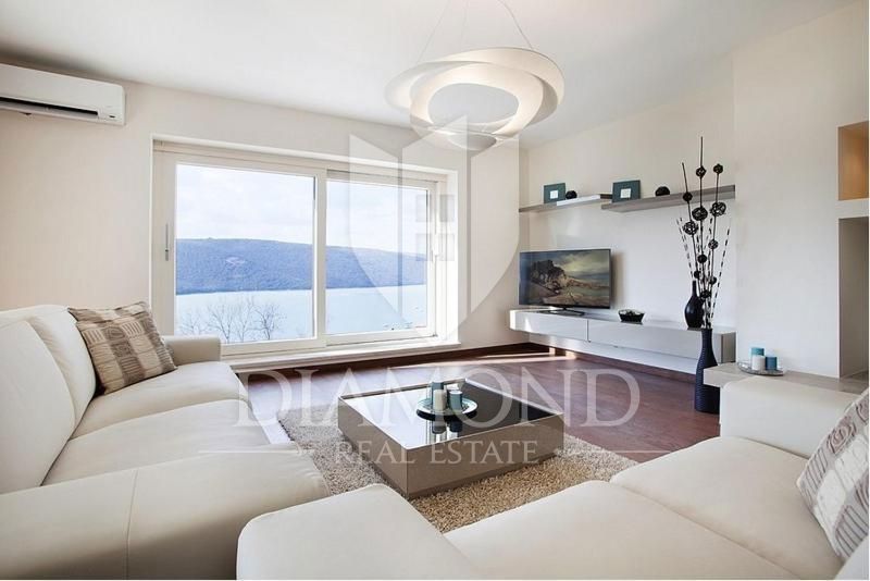 Labin, dintorni, Villa con incantevole vista mare