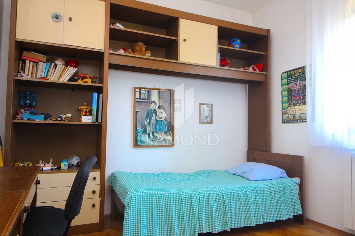 Labin, casa familiare vicino al centro città, con due appartamenti