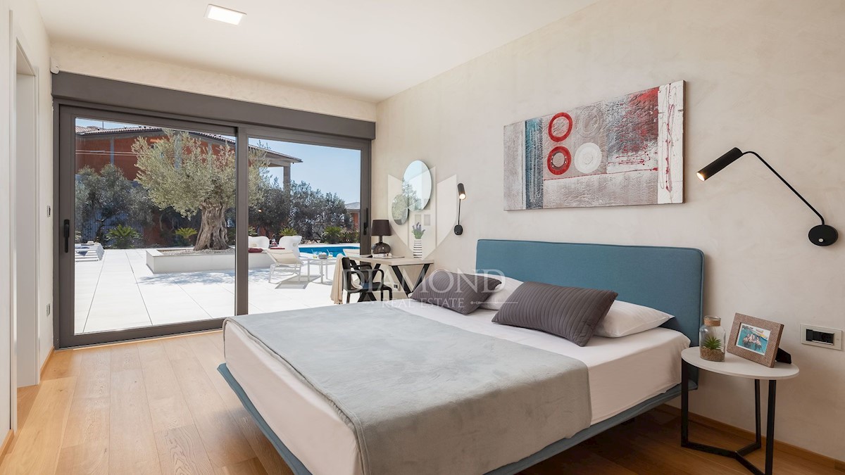 FASANA - CASA CON 6 CAMERE DA LETTO, LUSSO