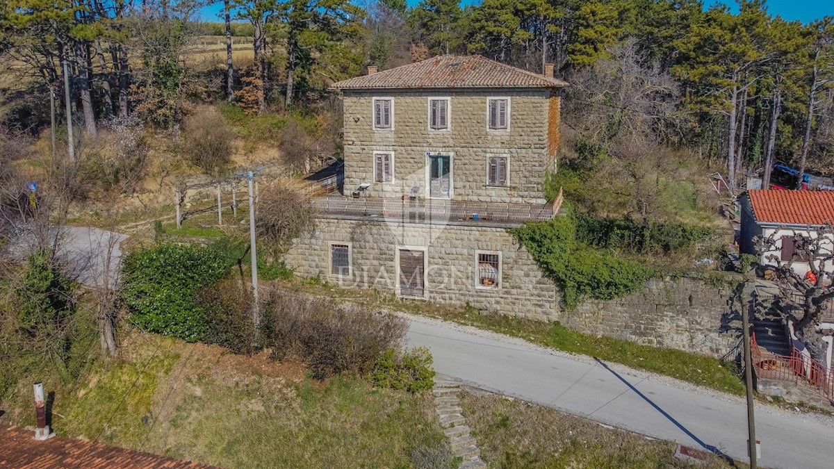 Casa indigena istriana con potenziale e vista su Grisignana