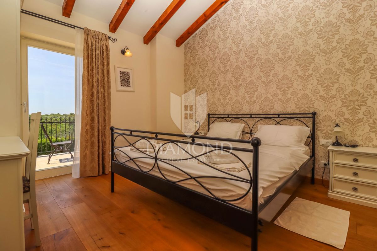 Rovigno, dintorni, villa di lusso in posizione idilliaca