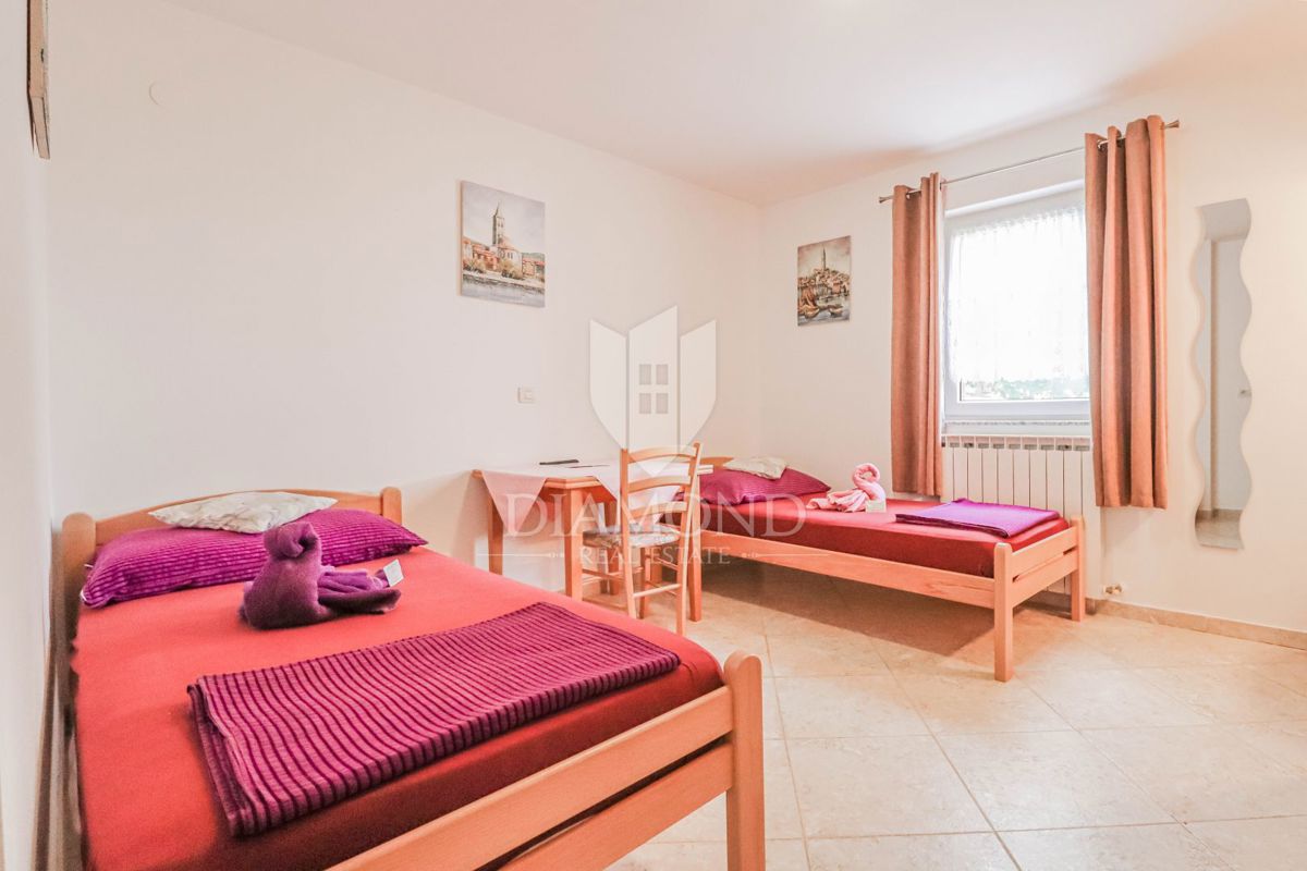 Umago, casa con un bellissimo giardino e piscina!