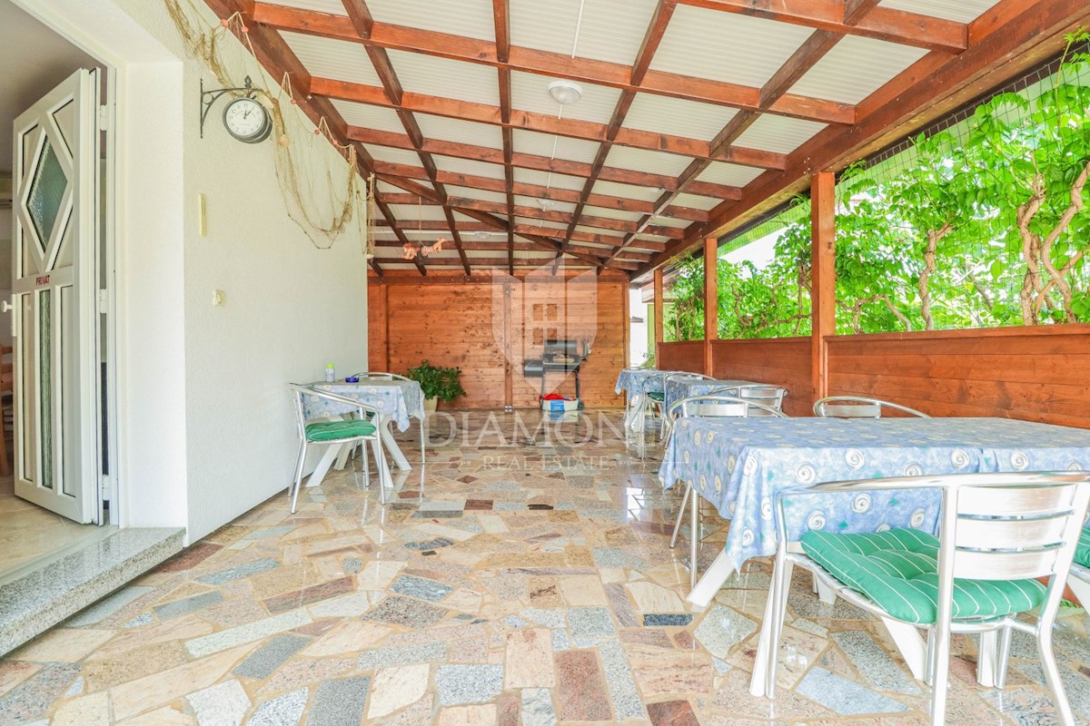 Umago, casa con un bellissimo giardino e piscina!