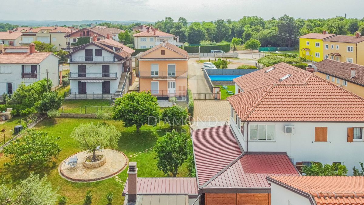 Umago, casa con un bellissimo giardino e piscina!