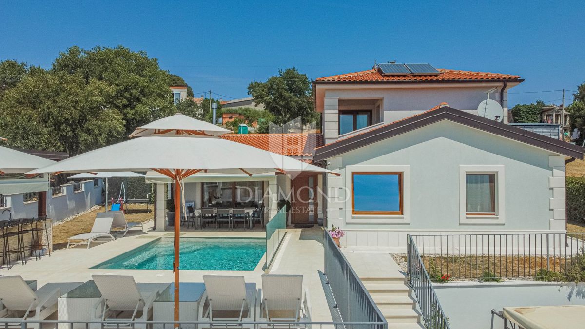 Cittanova, dintorni! Bella casa con piscina!