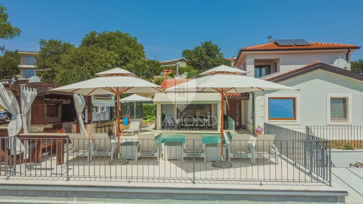 Cittanova, dintorni! Bella casa con piscina!