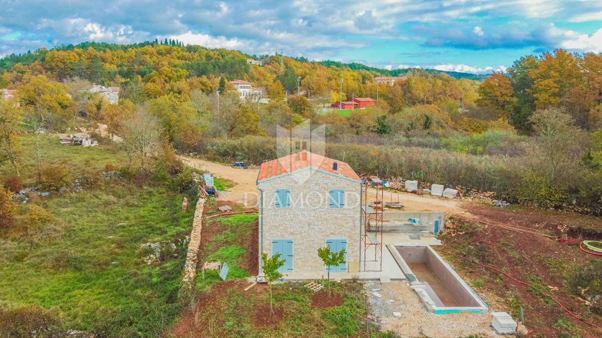 Momiano, dintorni! Bella casa in pietra immersa nella natura!