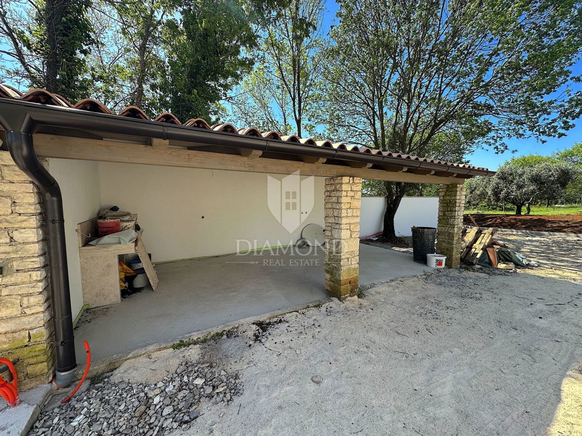 Barban, Istria meridionale, proprietà con una casa e 3 edifici ausiliari