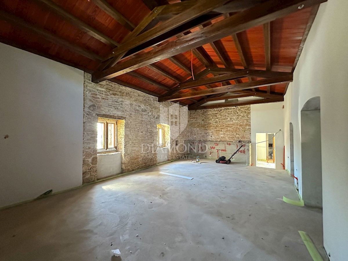 Barban, Istria meridionale, proprietà con una casa e 3 edifici ausiliari