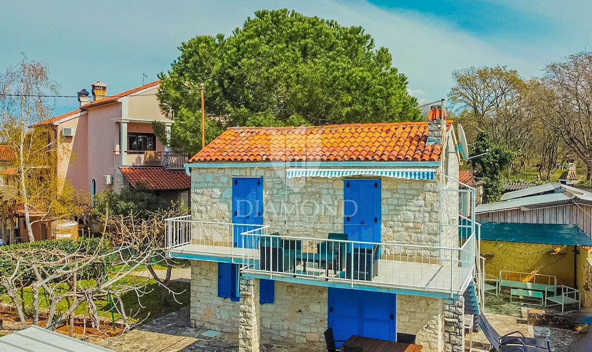 Opportunità! Umago, dintorni! Graziosa casa istriana 2a fila al mare!