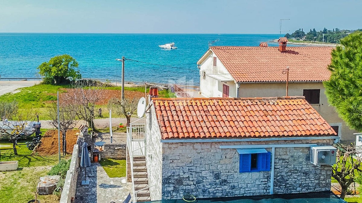 Opportunità! Umago, dintorni! Graziosa casa istriana 2a fila al mare!