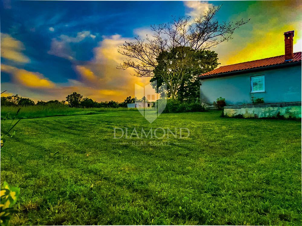 Pola, dintorni, casa su un ampio giardino, posizione tranquilla