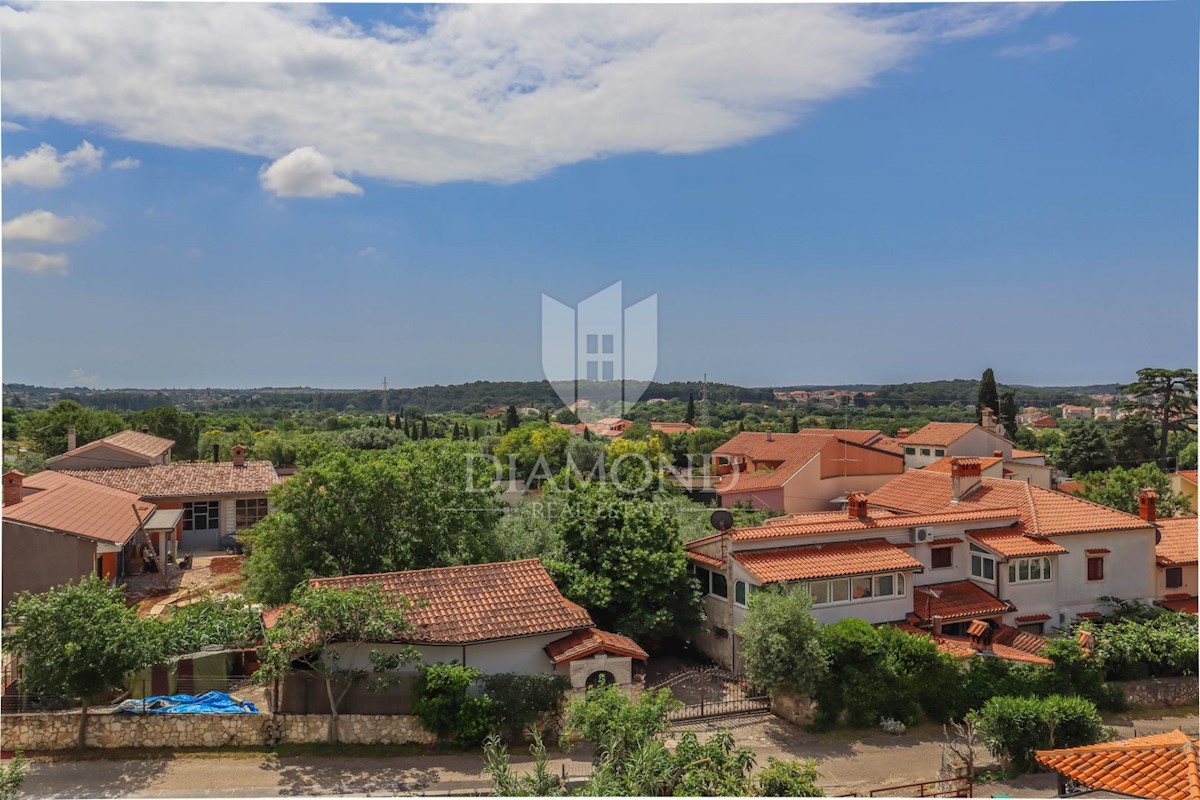 Casa di lusso in un tranquillo sobborgo di Pola su tre piani