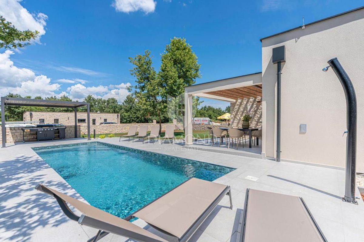 Moderna casa a un piano con piscina non lontano da Dignano