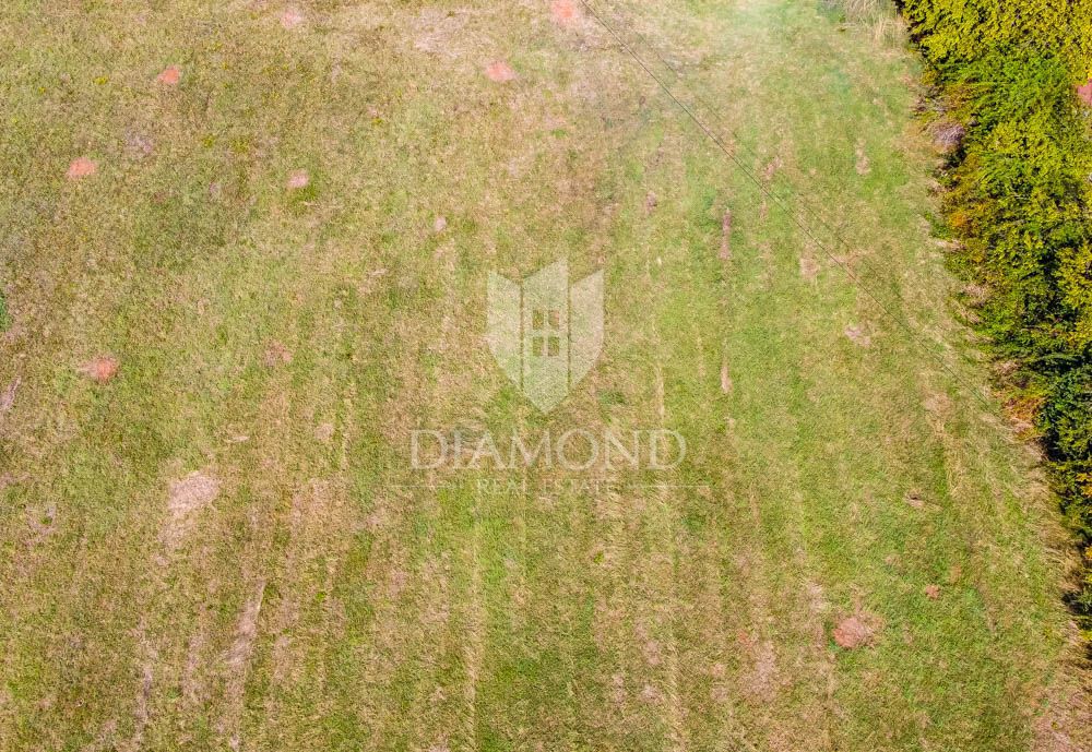 Pola, dintorni, terreno curato in un ambiente tranquillo