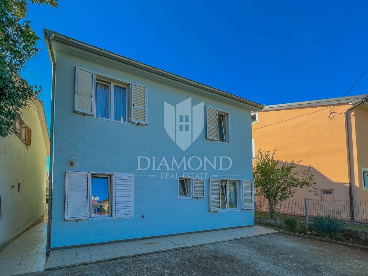 Zona di Umago, interessante casa con cortile
