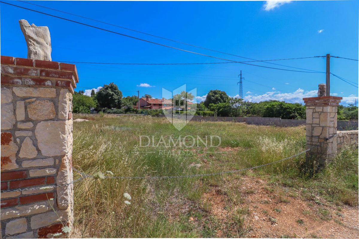 Rovigno, OCCASIONE, ottimo terreno con vista mare