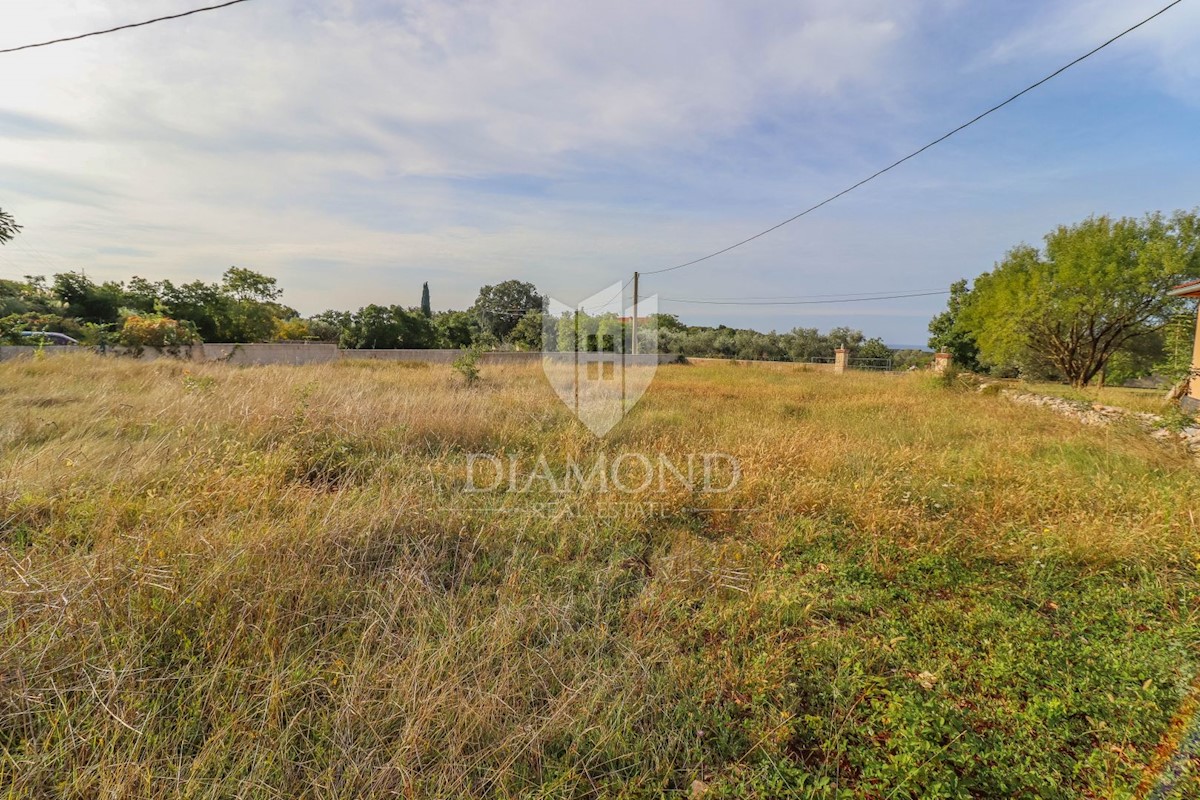 Rovigno, OCCASIONE, ottimo terreno con vista mare