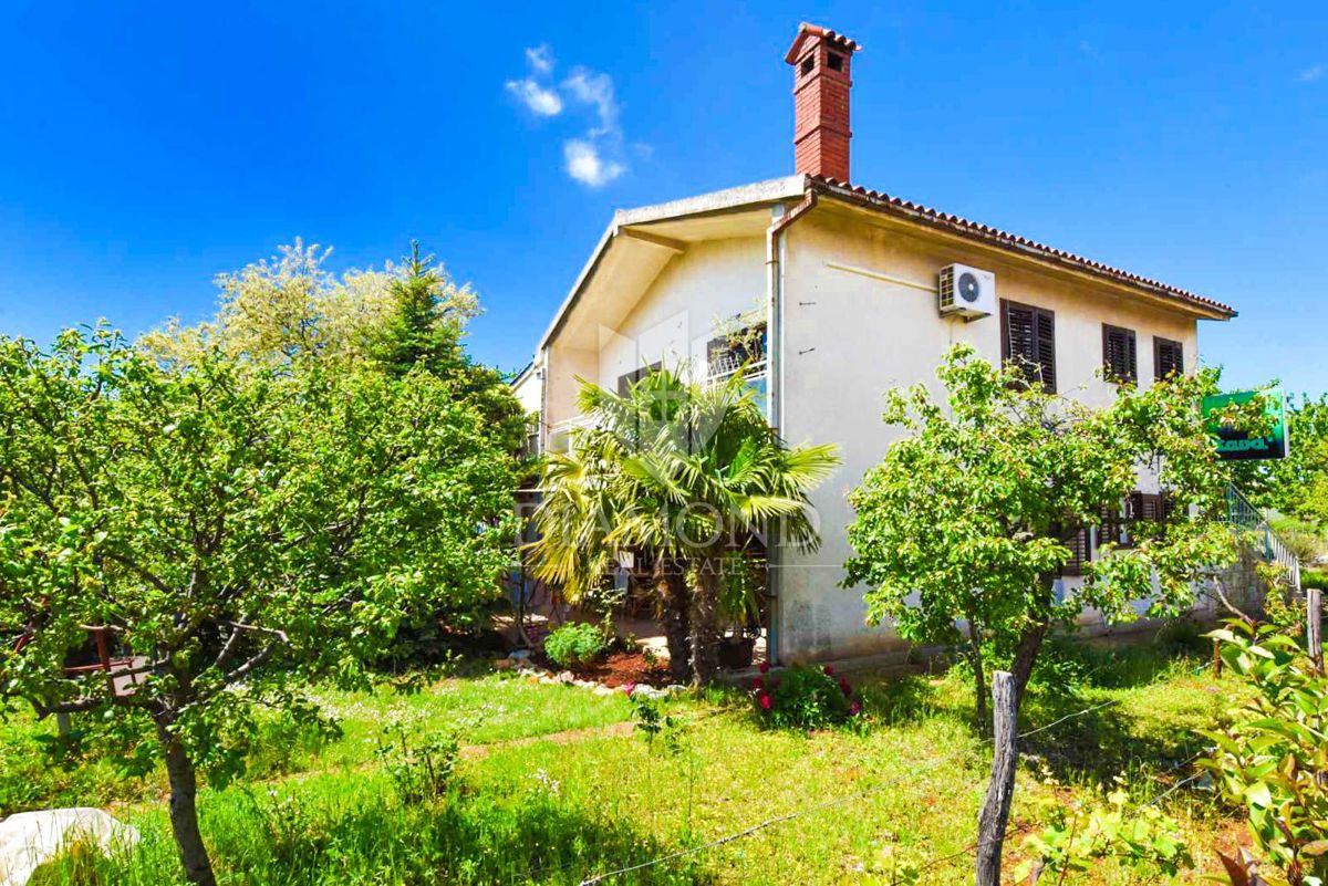 Parenzo, un'opportunità unica, una casa con tre appartamenti nella posizione più ambita!