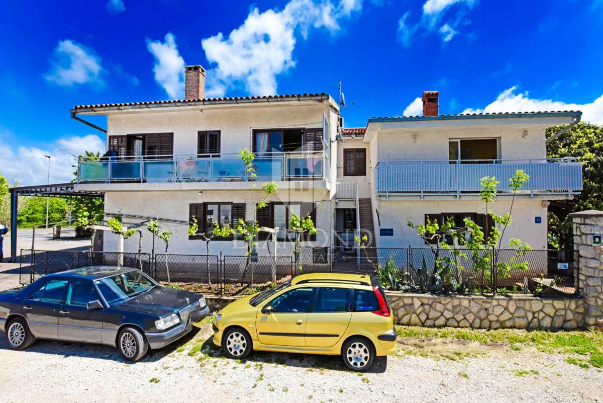 Parenzo, un'opportunità unica, una casa con tre appartamenti nella posizione più ambita!