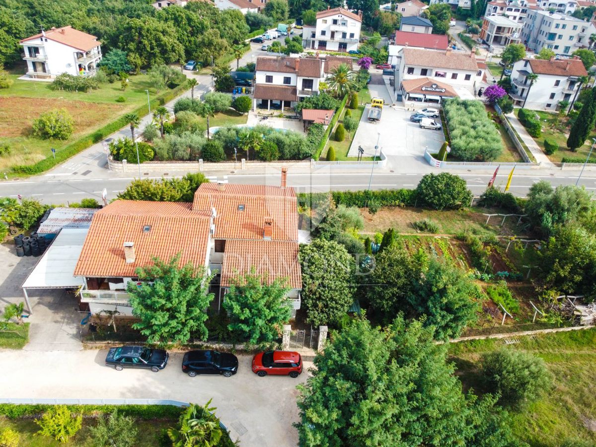 Parenzo, un'opportunità unica, una casa con tre appartamenti nella posizione più ambita!