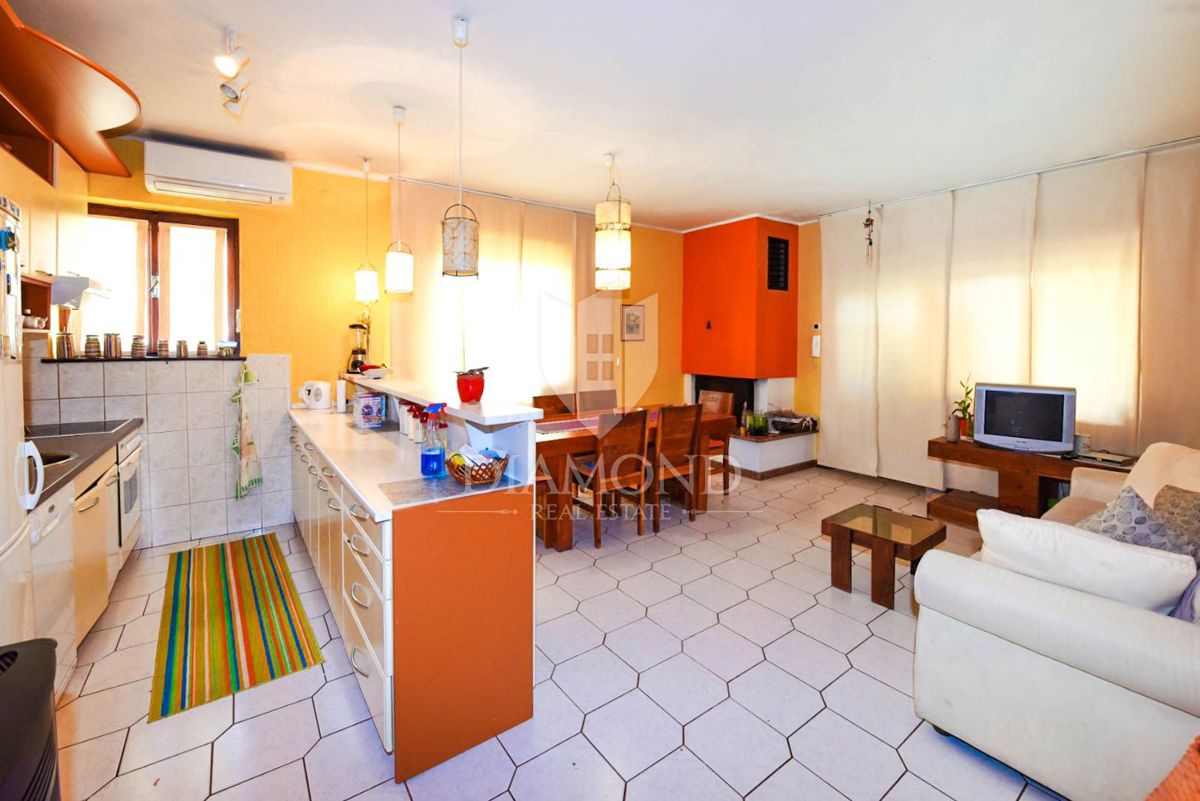 Parenzo, un'opportunità unica, una casa con tre appartamenti nella posizione più ambita!