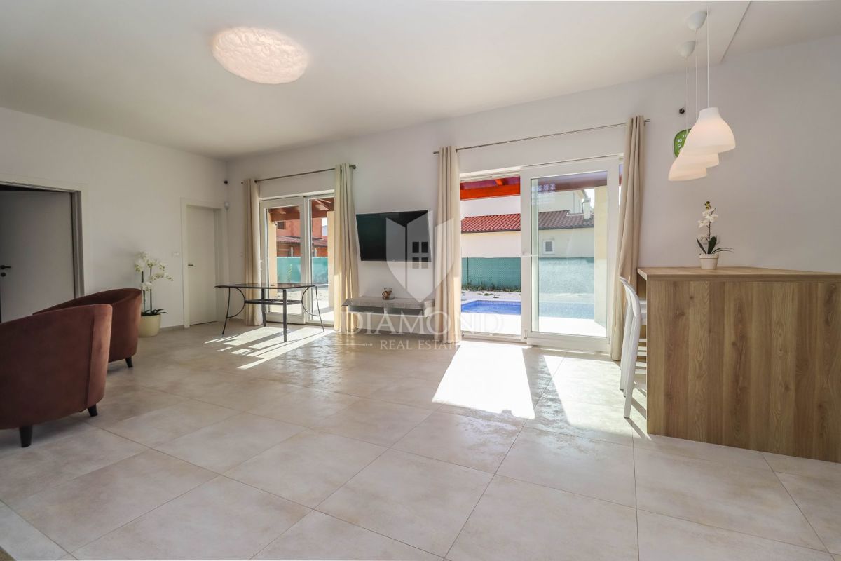 Nuova casa vacanze con piscina vicino a Fasana