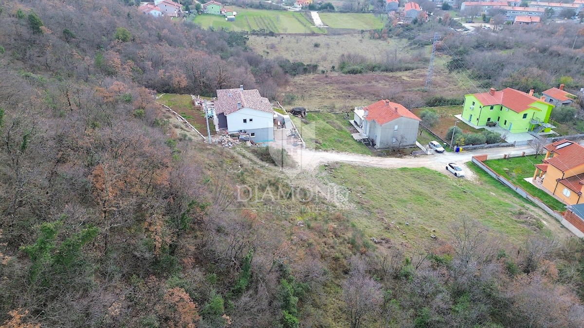 Albona, terreno edificabile in città