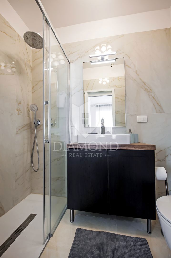 Rovigno, tre graziosi appartamenti in prima fila al mare