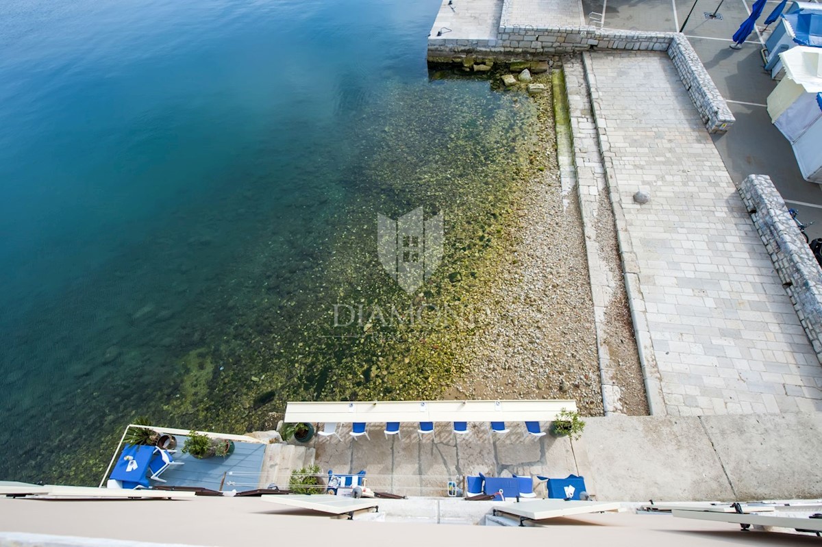 Rovigno, tre graziosi appartamenti in prima fila al mare