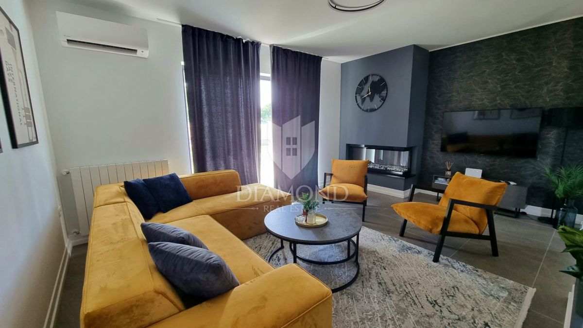 Labin, una bella casa a un piano con piscina