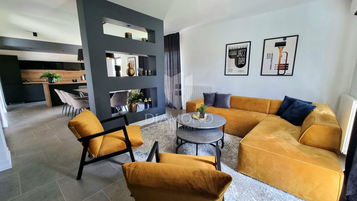 Labin, una bella casa a un piano con piscina