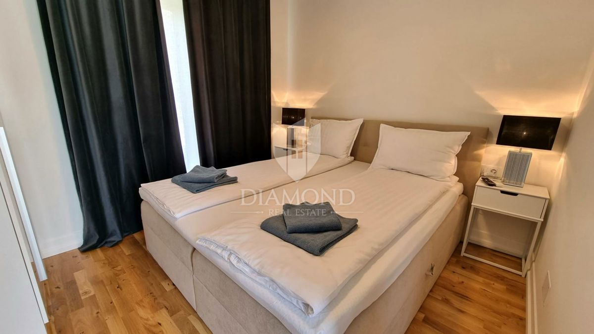 Labin, una bella casa a un piano con piscina