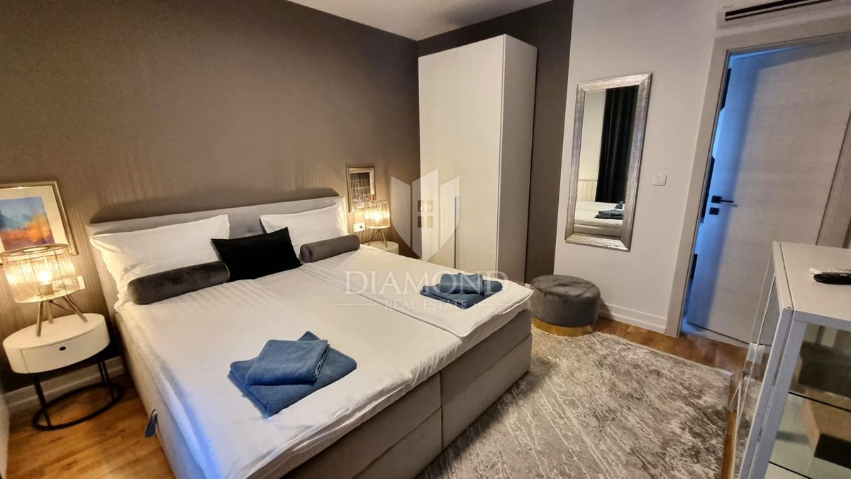 Labin, una bella casa a un piano con piscina