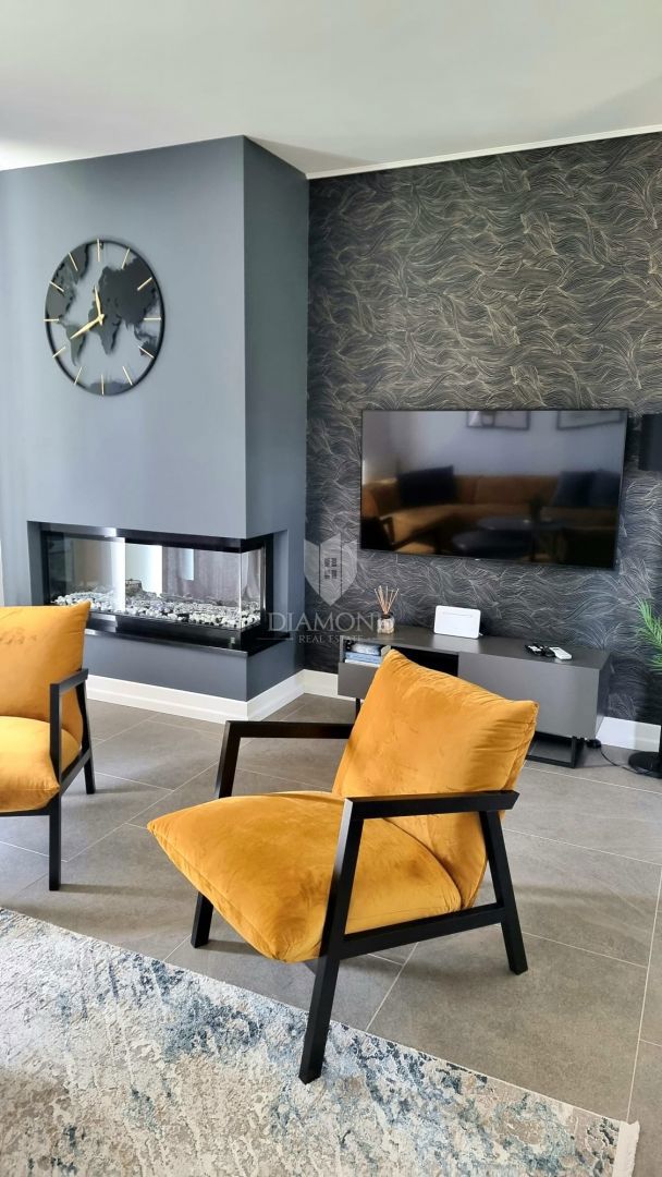 Labin, una bella casa a un piano con piscina