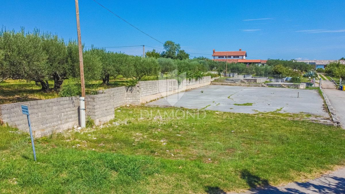 Castelnuovo, zona Buie! Terreno edificabile in posizione tranquilla!