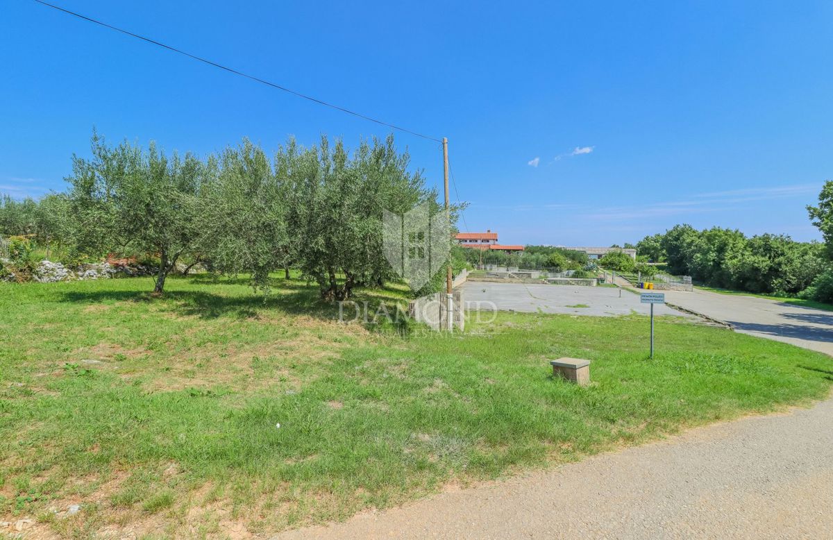 Castelnuovo, zona Buie! Terreno edificabile in posizione tranquilla!